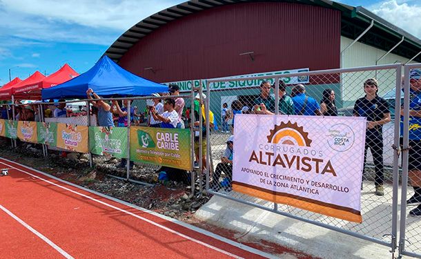 Corrugados AltaVista dona 500 botellas de agua